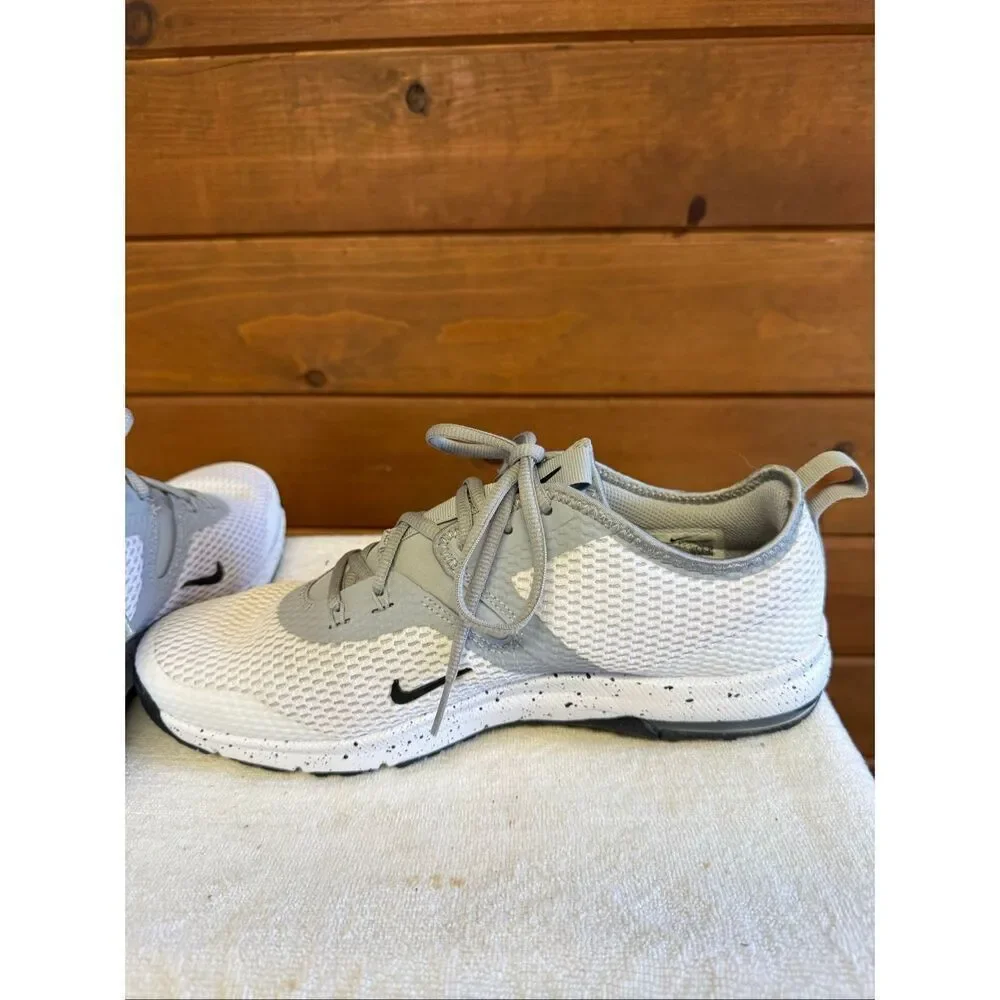 Nike Air Max Typha 2 training shoe white, black wolf grey Men’s Sz 10 AO3020-100